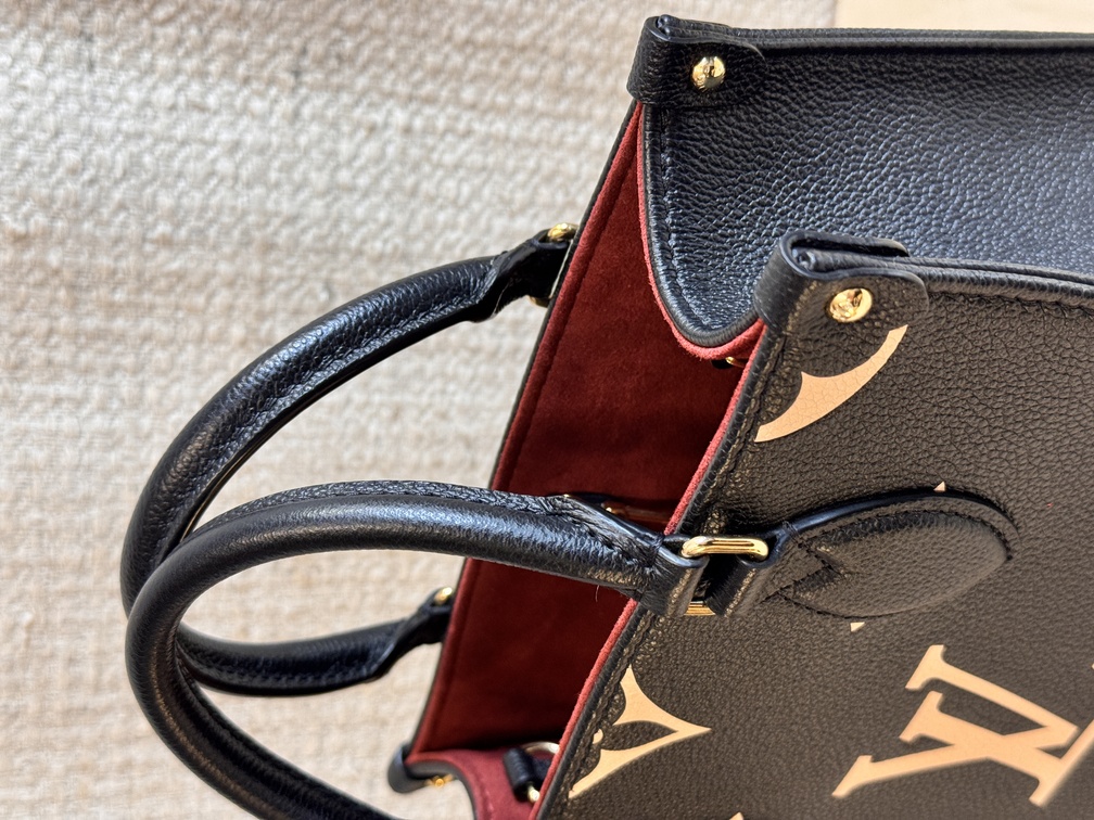 Onthego PM bicolor black | www.luxuryaccessoires.com